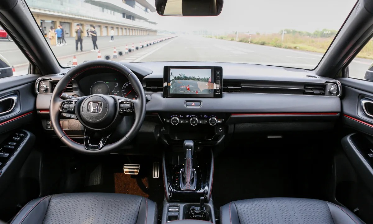 khoang-lai-hrv-hybrid-2025